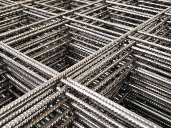 آرماتور مش فولادی HRB400، نشاندهنده ترکیب جوش و مش در سازههای بتنی