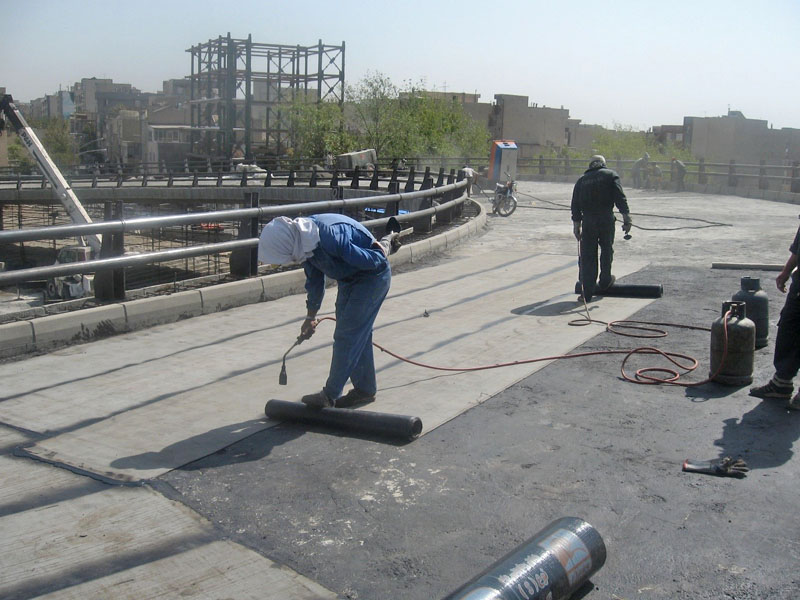 ترکیب ایزوگام با عایق حرارتی در پشتبام برای بهبود عملکرد حرارتی