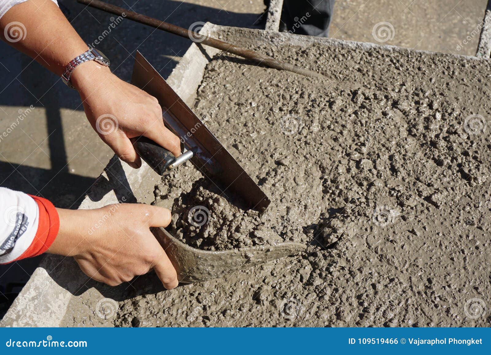 ابزار اسکوپ آلومینیومی برای نمونهگیری بتن تازه در کارگاه